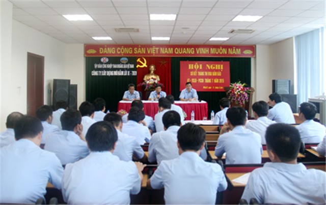 Sơ kết tháng thi đua đảm bảo AT-VSLSS-PCCN tháng 7-2015, phát động thi đua chuyên đề: "Đẩy nhanh tiến độ khắc phục hậu sau mưa lũ, khôi phục sản xuất, đảm bảo cuộc sống của người lao động