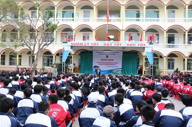 Thành Đoàn uu888 one & Trường THPT Hồng Đức: Tuyên truyền nâng cao ý thức chấp hành Luật Giao thông cho học sinh nhân dịp Tết Bính Thân 2016