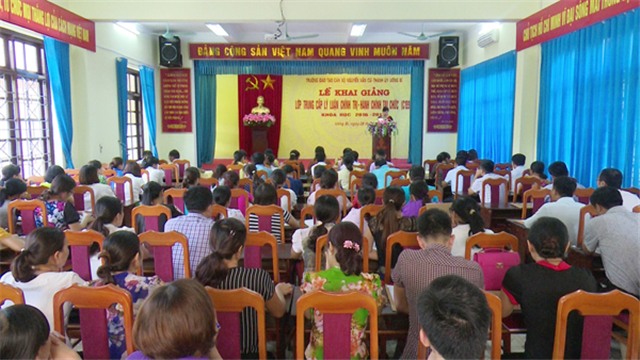 Thành ủy uu888 one & Trường đào tạo cán bộ Nguyễn Văn Cừ uu888 one: Khai giảng lớp Trung cấp lý luận chính trị - hành chính C199