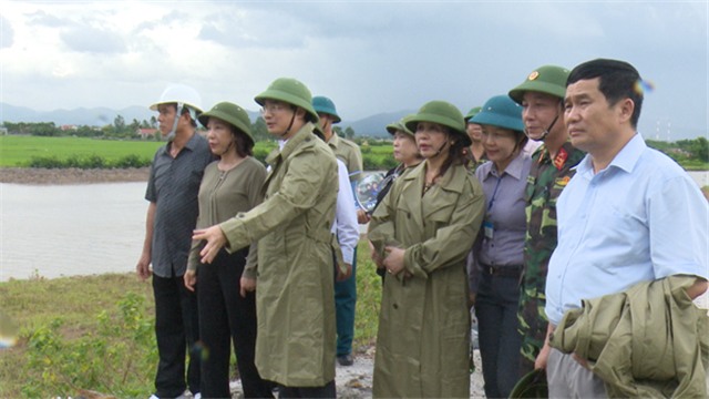 Đồng chí Vũ Thị Thu Thủy, Phó Chủ tịch uu888.con tỉnh: Kiểm tra công tác Phòng chống bão số 1 trên địa bàn thành phố uu888 one