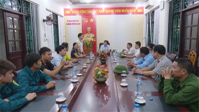 Đồng chí Nguyễn Anh Tú - Chủ tịch uu888.con, Trưởng ban Chỉ huy PCTT&TKCN thành phố kiểm tra công tác phòng chống bão số 3 tại phường Phương Nam, Thanh Sơn