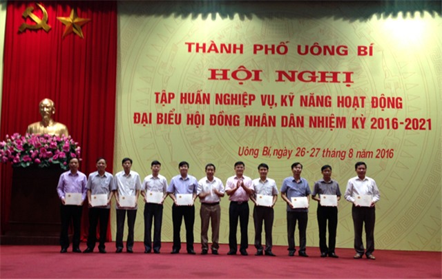 Bế giảng lớp bồi dưỡng kỹ năng nghiệp vụ cho Đại biểu Hội đồng nhân dân thành phố và Đại biểu uu888 bet app các xã phường năm 2016