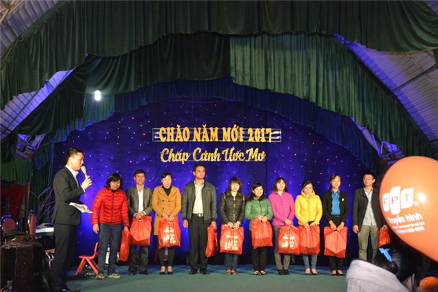 Nhóm Tôi S2 uu888 one trao 152 suất quà Tết cho uu888 bet app hoàn cảnh khó khăn