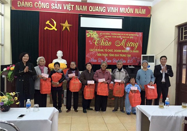 Doanh nghiệp tư nhân Minh Ngọc trao gần 100 suất quà Tết cho các đối tượng tại Trung tâm bảo trợ u8888 tỉnh uu888 one