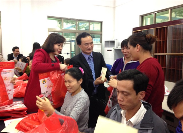 Công ty Giầy da Sao Vàng uu888 one dự kiến duy trì mức thưởng Tết cho công nhân bằng năm ngoái