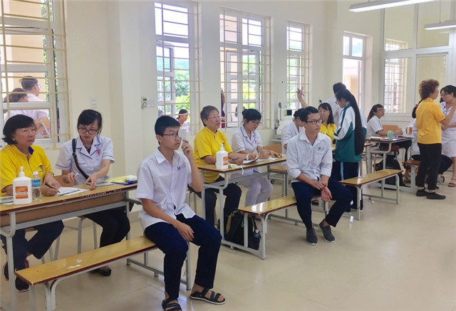 Hơn 1.000  học sinh Trường THPT uu888 one được khám sàng lọc tật khúc xạ