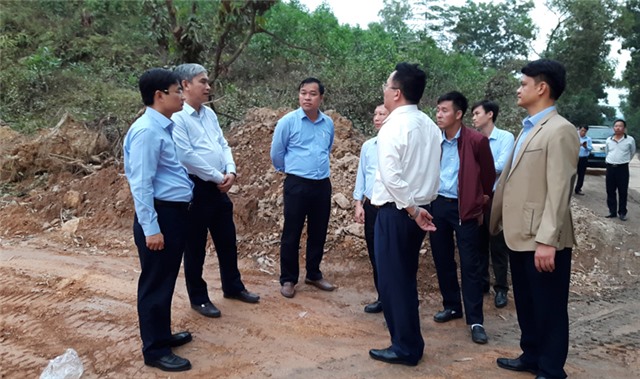 Đồng chí Nguyễn Anh Tú, Phó Bí thư Thành ủy, Chủ tịch uu888.con thành phố làm việc với đồng chí Vũ Anh Tuấn, Phó Tổng giám đốc TKV, Bí thư Đảng uỷ Than uu888 one