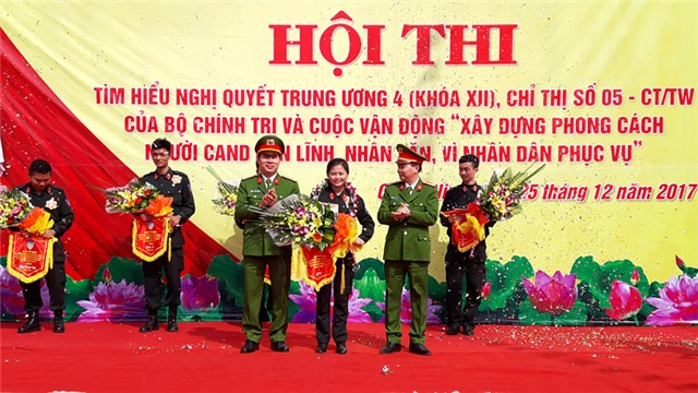 Đảng bộ Trung đoàn CSCĐ Đông Bắc: thi tìm hiểu các chỉ thị, nghị quyết của Đảng