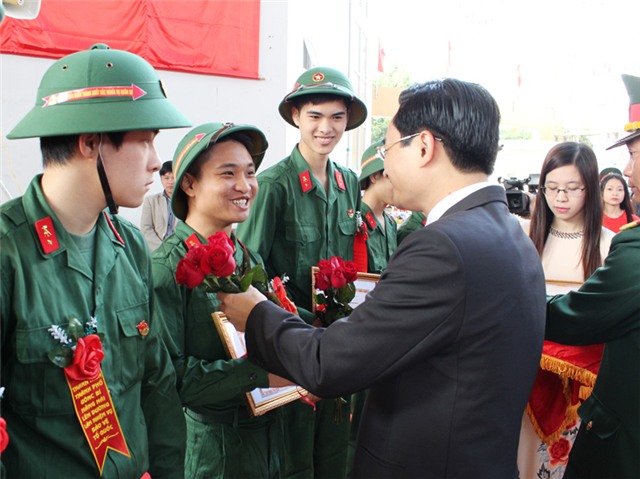 Thành phố uu888 one tiễn 176 tân binh lên đường nhập ngũ