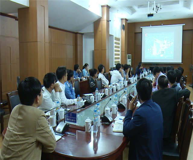 Đồng chí Nguyễn Anh Tú, Chủ tịch uu888.con thành phố nghe  và cho ý kiến về bản quy hoạch Trung tâm Thành phố và Quy hoạch khu đô thị phía Nam Thành phố