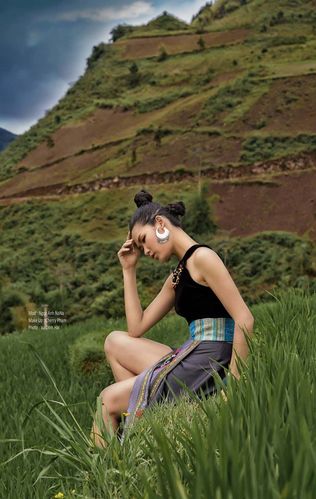 Đoàn phường Yên Thanh lắp điện chiếu sáng đường dân sinh