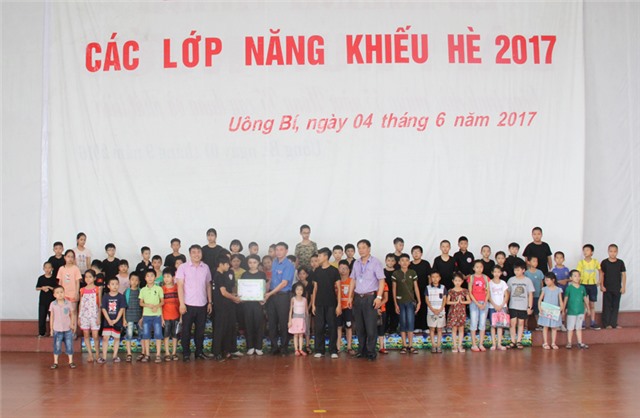Tỉnh Đoàn uu888 one thăm, tặng quà thiếu nhi lớp năng khiếu hè thành phố 
