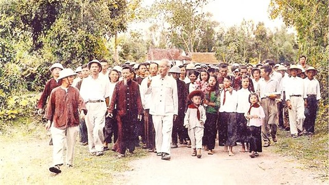 Vận dụng phong cách Hồ Chí Minh trong thực hiện Nghị quyết Trung ương 4, khóa XII