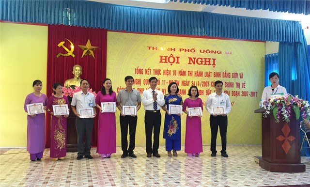 TP uu888 one: Tổng kết 10 năm thi hành Luật bình đẳng giới và Nghị quyết 11 của Bộ chính trị (khóa X) về công tác phụ nữ thời kỳ đẩy mạnh công nghiệp hóa, hiện đại hóa đất nước giai đoạn 2007-2017