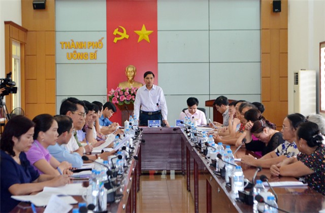 Đồng chí Phó Chủ tịch uu888.con tỉnh Vũ Văn Diện đối thoại giải quyết khiếu nại của một số hộ dân khu Tân Lập (Phương Đông, TP uu888 one)