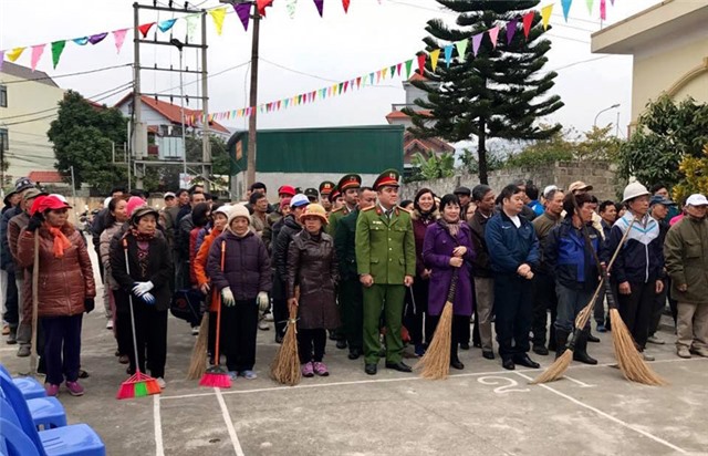 Phường Thanh Sơn ra quân tổng vệ sinh môi trường đón Tết 