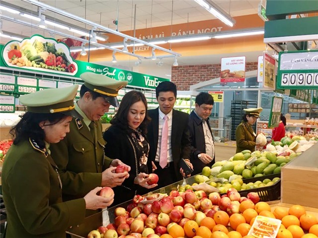 Kiểm tra hàng hóa, sản phẩm dịch vụ tại Siêu thị Vinmart uu888 one