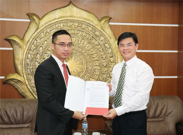 Trao quyết định đầu tư dự án trường Tiểu học - THCS u888vip1 cao