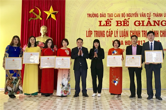 Bế giảng lớp Trung cấp lý luận chính trị - hành chính hệ tại chức C225