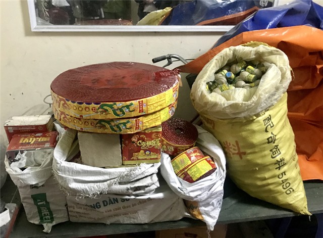 TP uu888 one bắt đối tượng tàng trữ gần 70kg pháo trong nhà