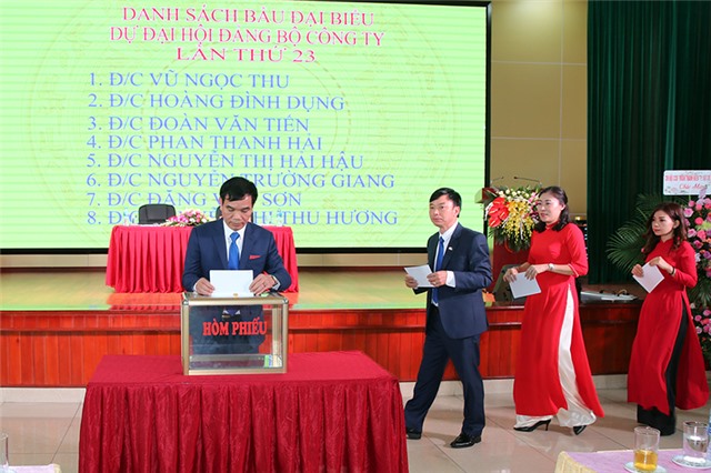 Đại hội chi bộ điểm tại Đảng bộ Than Vàng Danh