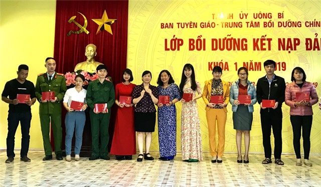 Bế giảng lớp bồi dưỡng kết nạp Đảng khóa 1 năm 2019