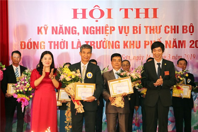 Cụm thi số 6: trao 2 giải A Hội thi kỹ năng, nghiệp vụ Bí thư chi bộ đồng thời là trưởng khu 