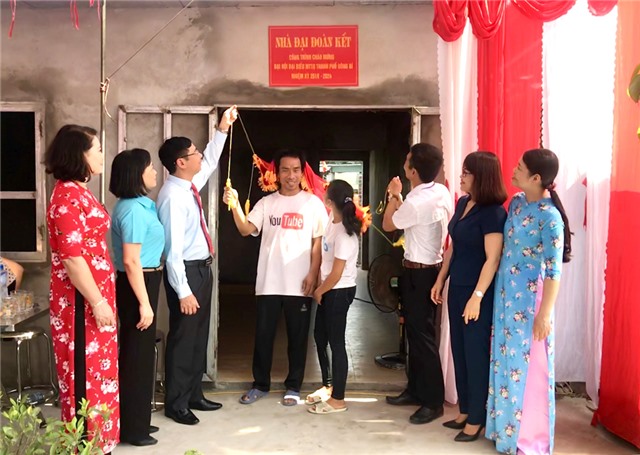 Khánh thành, bàn giao nhà Đại đoàn kết tại phường Thanh Sơn
