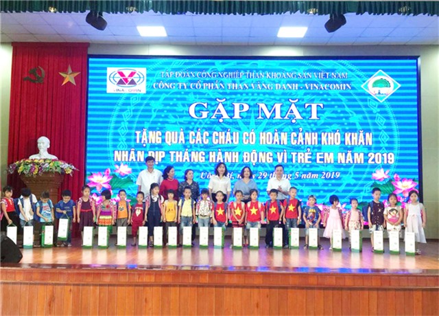 Công ty cổ phần than Vàng Danh: trao 100 suất quà cho uu888 bet app  hoàn cảnh khó khăn 
