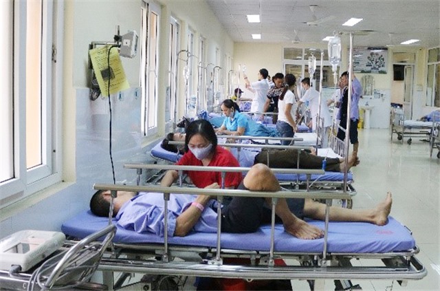 Liên tiếp cấp cứu người bệnh nhiễm khuẩn, nhiễm độc thức ăn