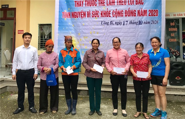 Khám bệnh uu888 bet cho người cao tuổi thuộc hộ nghèo, cận nghèo tại phường Phương Đông