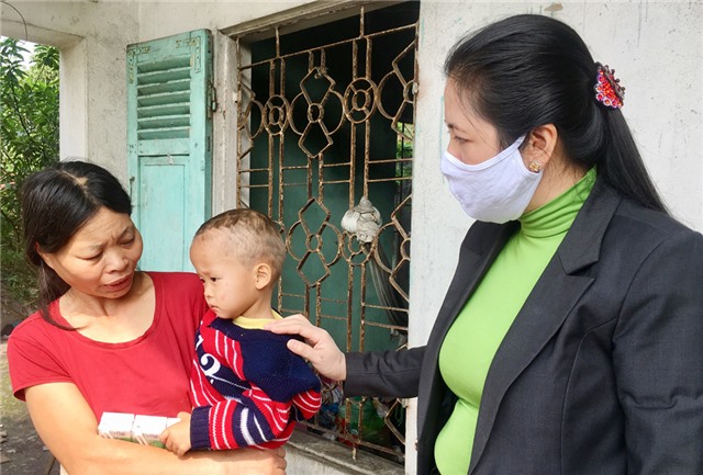 Hội LHPN TP uu888 one - Hội LHPN phường Bắc Sơn: Trao hỗ trợ cho gia đình cháu bé bị lạc vào ngày 12/4