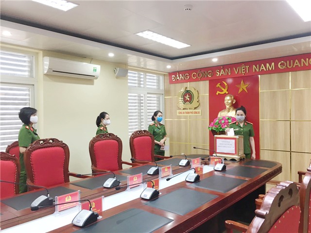 Hội Phụ nữ Công an TP uu888 one tích cực ủng hộ phòng chống dịch Covid-19