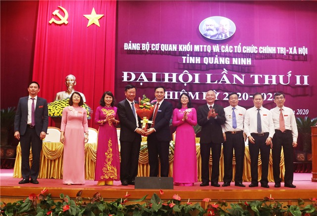 Xây dựng Đảng và hệ thống chính trị trong sạch, vững mạnh