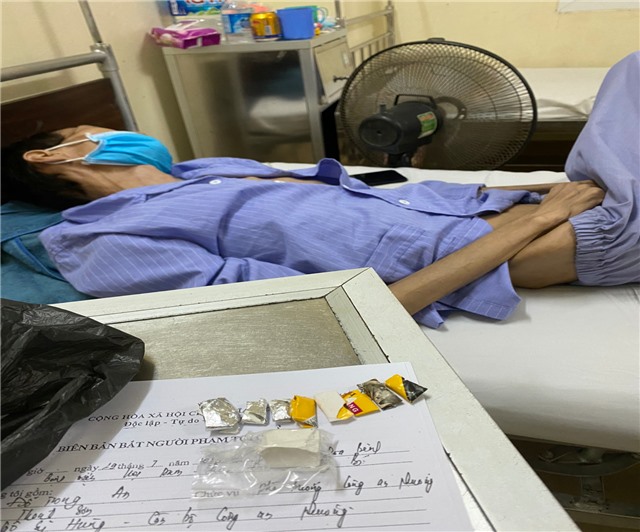 Nằm viện vẫn tàng trữ trái phép chất ma túy 