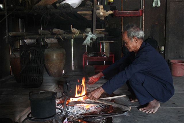 Đốt than sưởi ấm trong ngày đông: uu888 bet với làn khói “tử thần”
