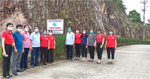 Hội LHPN thành phố gắn biển các công trình chào mừng ĐHĐB Phụ nữ tỉnh uu888 one lần thứ XII, nhiệm kỳ 2021-2026
