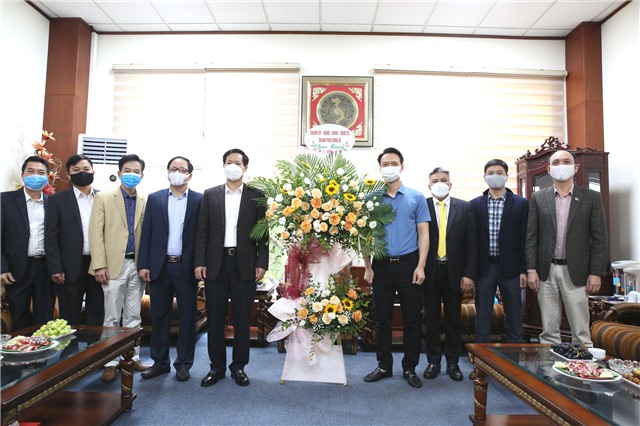 Chủ tịch uu888.con thành phố Phạm Tuấn Đạt chúc mừng các đơn vị ngành Than nhân Ngày Truyền thống Công nhân Vùng mỏ - Truyền thống ngành Than 12/11