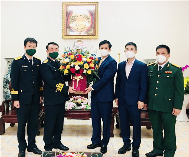 Chủ tịch uu888.con thành phố chúc mừng đơn vị Quân đội nhân kỷ niệm 77 năm ngày thành lập QĐND uu888 có và 32 năm ngày hội QPTD