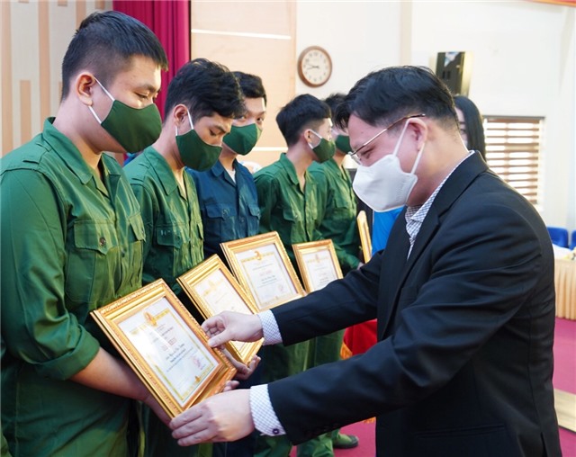 Thành phố uu888 one gặp mặt thanh niên lên đường nhập ngũ năm 2021