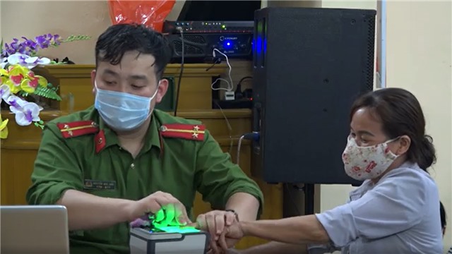 Cán bộ chiến sỹ công an thành phố uu888 one nỗ lực thực hiện kế hoạch cấp đổi CCCD có gắn thẻ chíp cho u888c3 