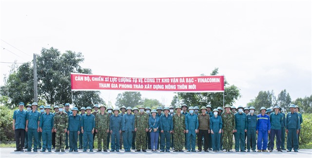Kết hợp huấn luyện với làm công tác dân vận