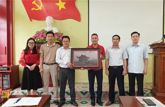 Lớp Trung cấp lý luận u888c3 - Hành chính khóa C271  nghiên cứu thực tế tại huyện Hải Hà