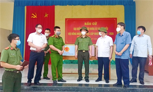 Đoàn công tác số 3 Tiểu ban ANTT - Y tế - Hậu cần thuộc Ủy ban Bầu cử tỉnh kiểm tra, làm việc tại thành phố uu888 one