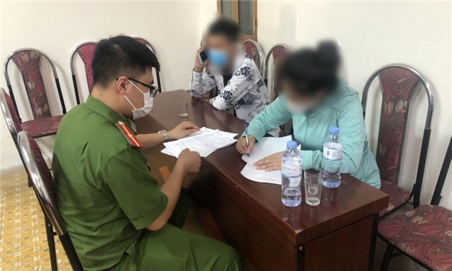 Hàng chục người bị phạt hơn 300 triệu vì vi phạm phòng dịch, ra đường khi không cần thiết