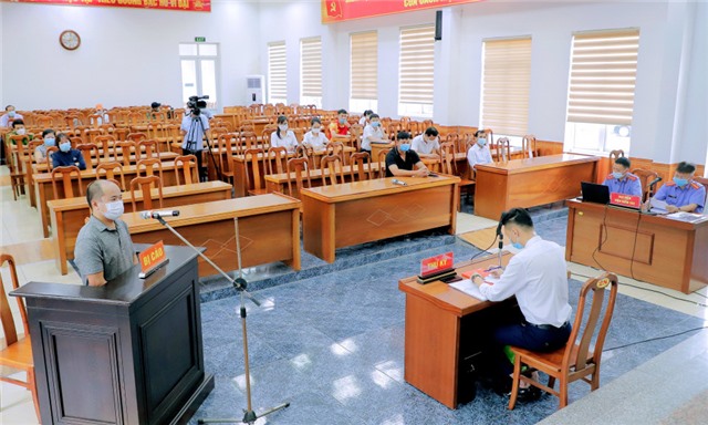 Phạt 15 tháng tù giam cho hành vi "thông chốt", chống người thi hành công vụ