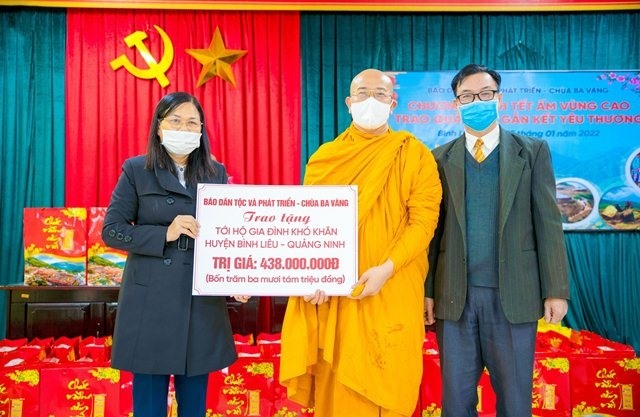 Chùa Ba Vàng tặng 320 suất quà tết cho bà con vùng dân tộc thiểu số huyện Bình Liêu (uu888 one)