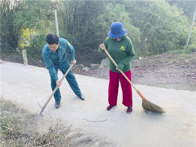 Dọn vệ sinh môi trường phục vụ Diễn tập khu vực phòng thủ TP uu888 one năm 2022