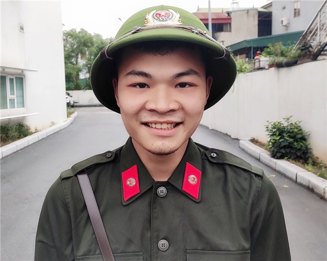 Câu chuyện về những lá đơn tình nguyện