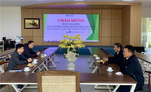 Đồng chí Nguyễn Đức Tiệp - PCT uu888.con Thành phố uu888 one làm việc với Công ty Cổ phần Shinec